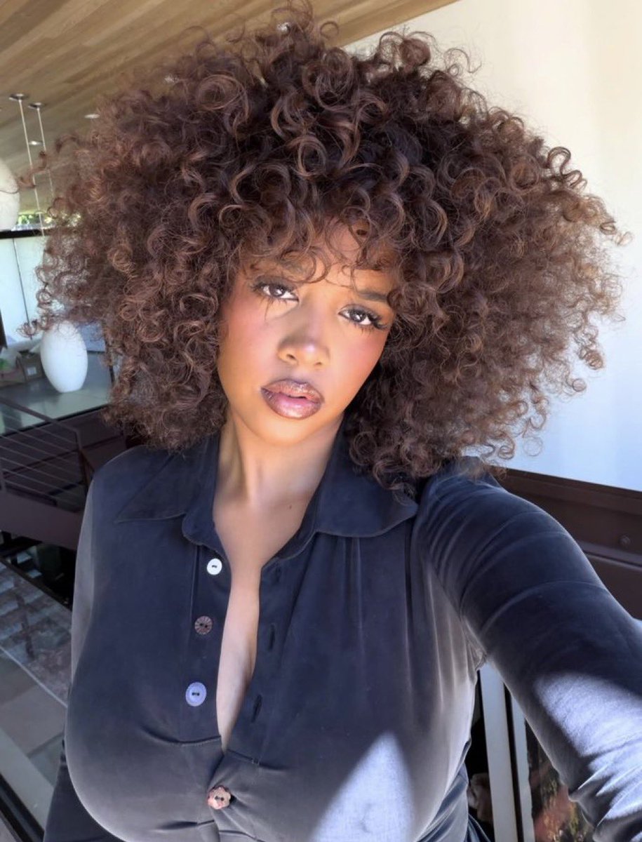 rnbradar's tweet photo. Happy 29th birthday to H.E.R. ♥️ https://t.co/v7w6P1KYRu