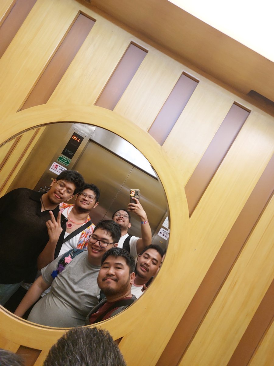 jmsantosreyes's tweet photo. The only pics I got from #osoasis 🥲 Nevertheless thank you @smoliver__ 🙏 and glad to have finally met @EddyArbino @mikkonazole and @thatsmyhome! 🥰 Happy to have made new connections too 🫶 https://t.co/7ELmaZUJuD