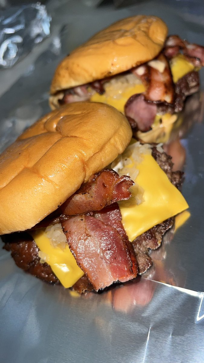 elMartinGomez's tweet photo. Amigos de X Hermosillo, estoy vendiendo estas hamburguesas tipo Smash. Por el momento es ordena/recoge y más adelante aperturar un establecimiento y delivery. No se arrepentirán, se los aseguro. https://t.co/WY24FyD5x7