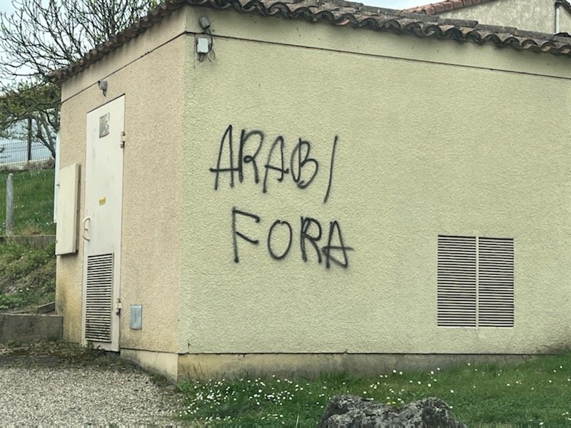 Tapioca4X's tweet photo. @_Refractaire_ C'est juste la vérité.
Que vous voudriez bâillonner en rameutant les Sarrasin envahisseurs.
Et  c'est simple comme bonjour : les Français en ont plein le c*l de servir de cible.
Vous n'êtes pas les bienvenus chez nous. https://t.co/8ucSIEhMtH