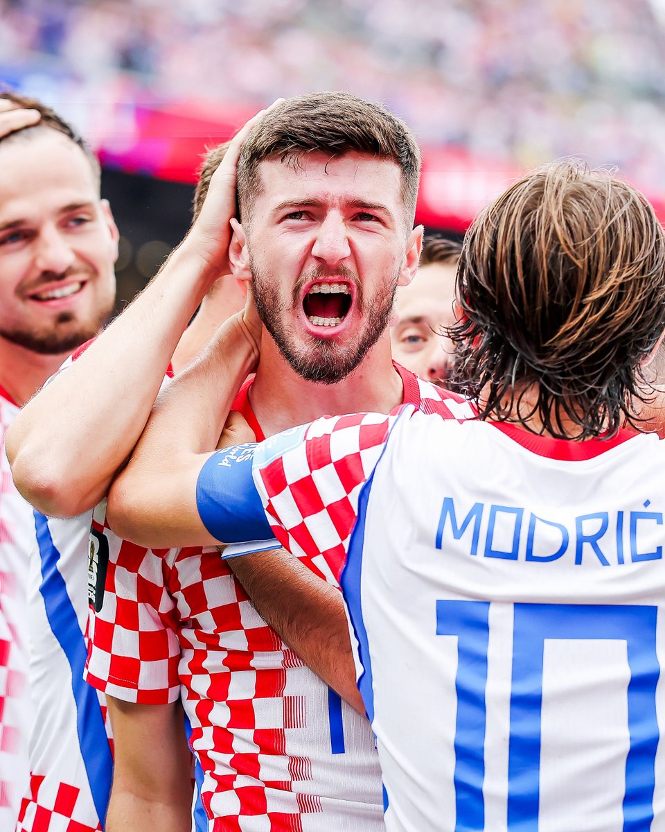 brfootball's tweet photo. Petar Sučić scores just his second Croatia goal, and gives them the lead over Ghana 💥 https://t.co/9vSjVh1Bfg