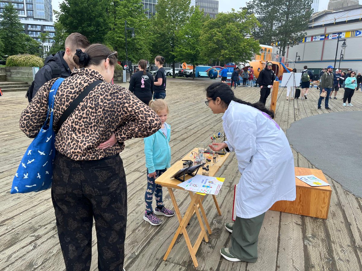 Catalytic_PET's tweet photo. Bursting the academic bubble today at @SoapboxScience Stepped out of my comfort zone and onto a literal soapbox today! Loved answering all the burning questions and proving that science is for everyone #ScienceForAll #DiversityInSTEM https://t.co/1MmRtdZj2x