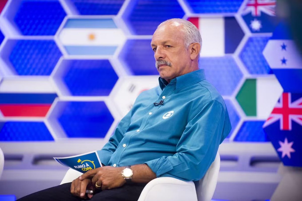 futebol_info's tweet photo. Everaldo Marques, na Globo: “A Croácia vai entrando no caminho da Seleção Brasileira nas quartas de final. Nããããão!!!”

Ana Thaís Matos: “Ah, não!”

Maestro Júnior: “Vocês não querem pegar a Croácia, não? Ninguém morre me devendo, meu camarada!”

📸 Globo https://t.co/mOvEkErztp