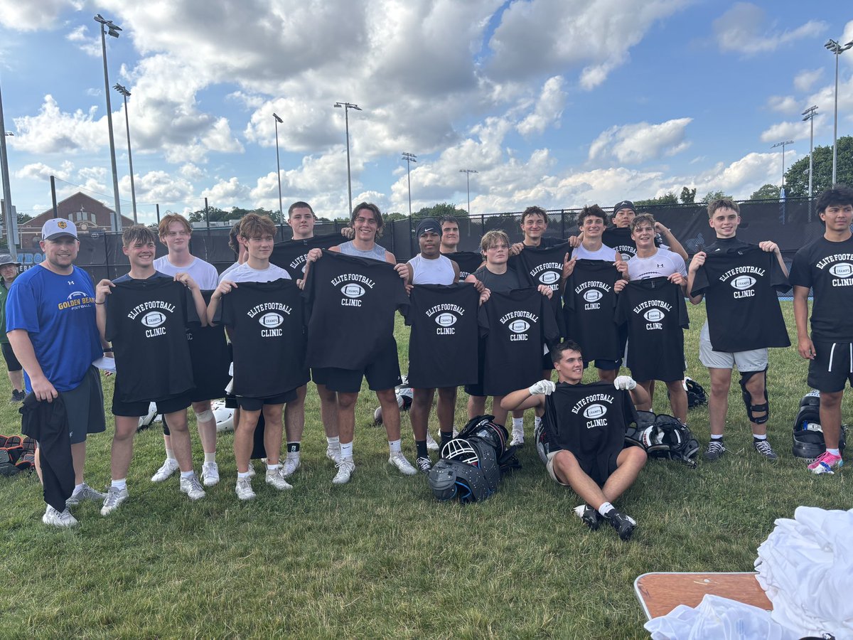 ruta_sal's tweet photo. Thank you @Elite_FBClinics for a great time and @FootballTufts for being a great host. I appreciate all of the coaches that took time to speak with me. https://t.co/PvMbwsCZ3M