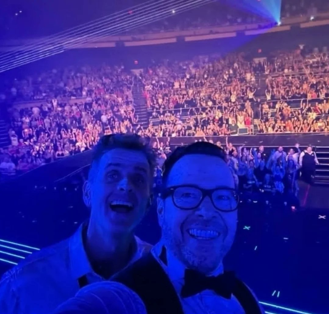 Isabelankotb's tweet photo. Family photo 📸🫶🏻

@dannywood @DonnieWahlberg @joeymcintyre @NKOTB

#NKOTB #Vegasresidency #Luv4eva https://t.co/zIyEFrk4m6