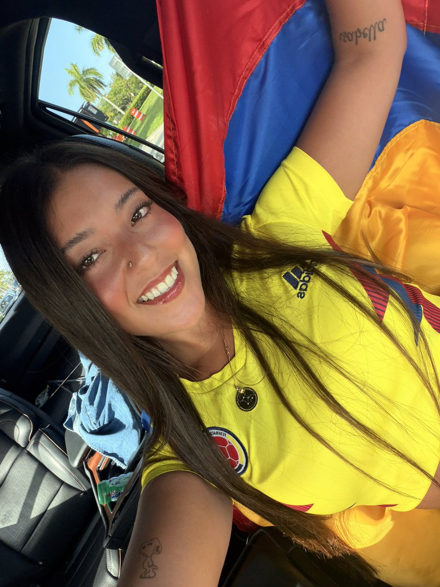whyismariana's tweet photo. HOY JUEGA LA SELE 🇨🇴 https://t.co/MRke3t8e2M