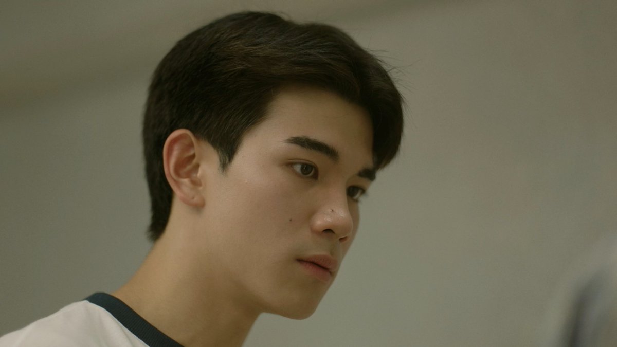 gem4mysunflower's tweet photo. pls tell me i wasn't the only one who was kinda annoyed by kongdech like he had every right to feel hurt but he handled it so poorly. tan was clearly going through smtg and instead of trying to understand him, he kept questioning his morals and making him feel worse. if your friend is struggling sometimes they need understanding more than lectures. 

#TicketToHeavenEP5