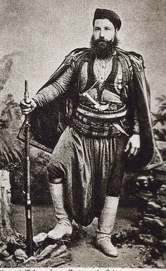 Graecopithix's tweet photo. Η προστασία της εθνότητας εδράζεται σε 3 πυλώνες:

◾️Σεξουαλική ανελευθερία
◾️Κοινωνική κριτική, υπενθυμίζουσα την ταυτότητα
◾️Γεωγραφική απομόνωση μέσω φυσικών και τεχνητών εμποδίων

Η ιδέα ότι εδράζεται σε ιδεολογική κατήχηση, εισάγει περιττή και υπονομευτική δημοκρατικότητα. https://t.co/9vMXoOk8oI