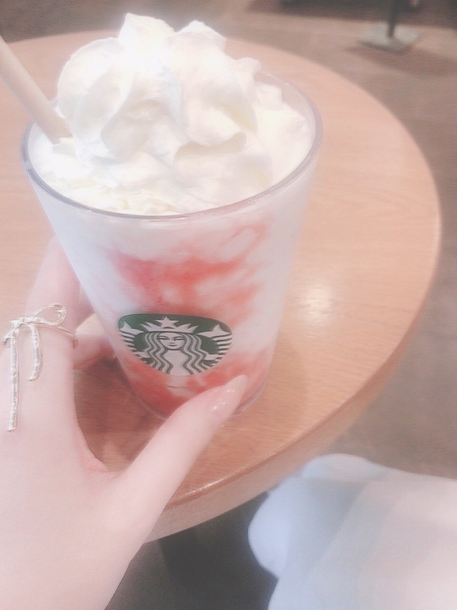 AkshayPandura14's tweet photo. 오빠 나 좀 봐줘
스벅 마시다 젖어서
알티하�� ㄷㅍ 줌💦 https://t.co/WtIxWbxEDU