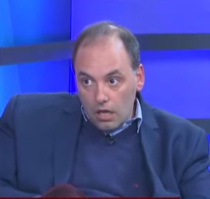 porqetendencias's tweet photo. “FIN”

Porque renunció Manuel Adorni después de sus denuncias por corrupción y podría terminar preso. https://t.co/LQAhxe6U6L