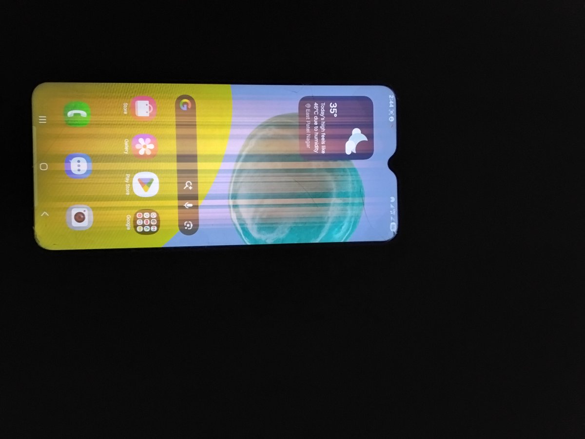 krrohit1747's tweet photo. @SamsungIndia I updated my samsung M14 5g around 12 am and 2 hours after update the screen is messed up. Lines are all over the screen. Please look into this ASAP. https://t.co/uw9Yj2FBl4