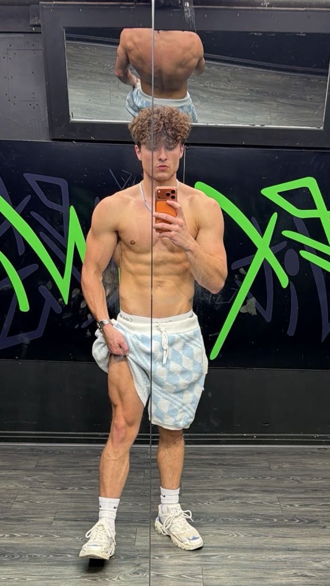 FindomCaiden's tweet photo. Step up and leak that cash. 

All you are is a wallet. 😂🫰🏻

Findom Paypig Cashmaster https://t.co/EQhfYl39hq