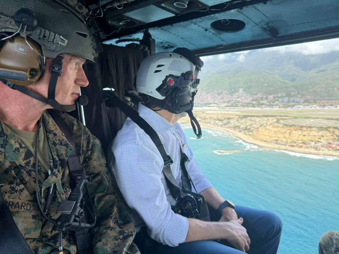 Southcom's tweet photo. Working together to provide life-saving assistance:
#SOUTHCOM’s Maj. Gen. Kevin J. Jarrard and Chargé d’Affaires John M. Barrett, worked with U.S. search and rescue teams and Venezuelan officials today to coordinate earthquake relief operations. They also conducted an aerial survey of areas hit hard by the recent earthquakes.

The @DeptofWar is supporting @StateDept-led U.S. disaster assistance to the people of Venezuela in the aftermath of the June 24, 2026, earthquakes.

@SecWar @WHAAsstSecty @USForeignAssist @USAenEspanol @usembassyve
