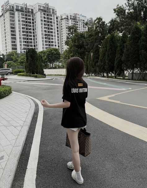 lyli_lafa's tweet photo. Enjoying the sunshine 오늘은 기분이 좋아요 😊💚
yMV https://t.co/Q17MNy740A