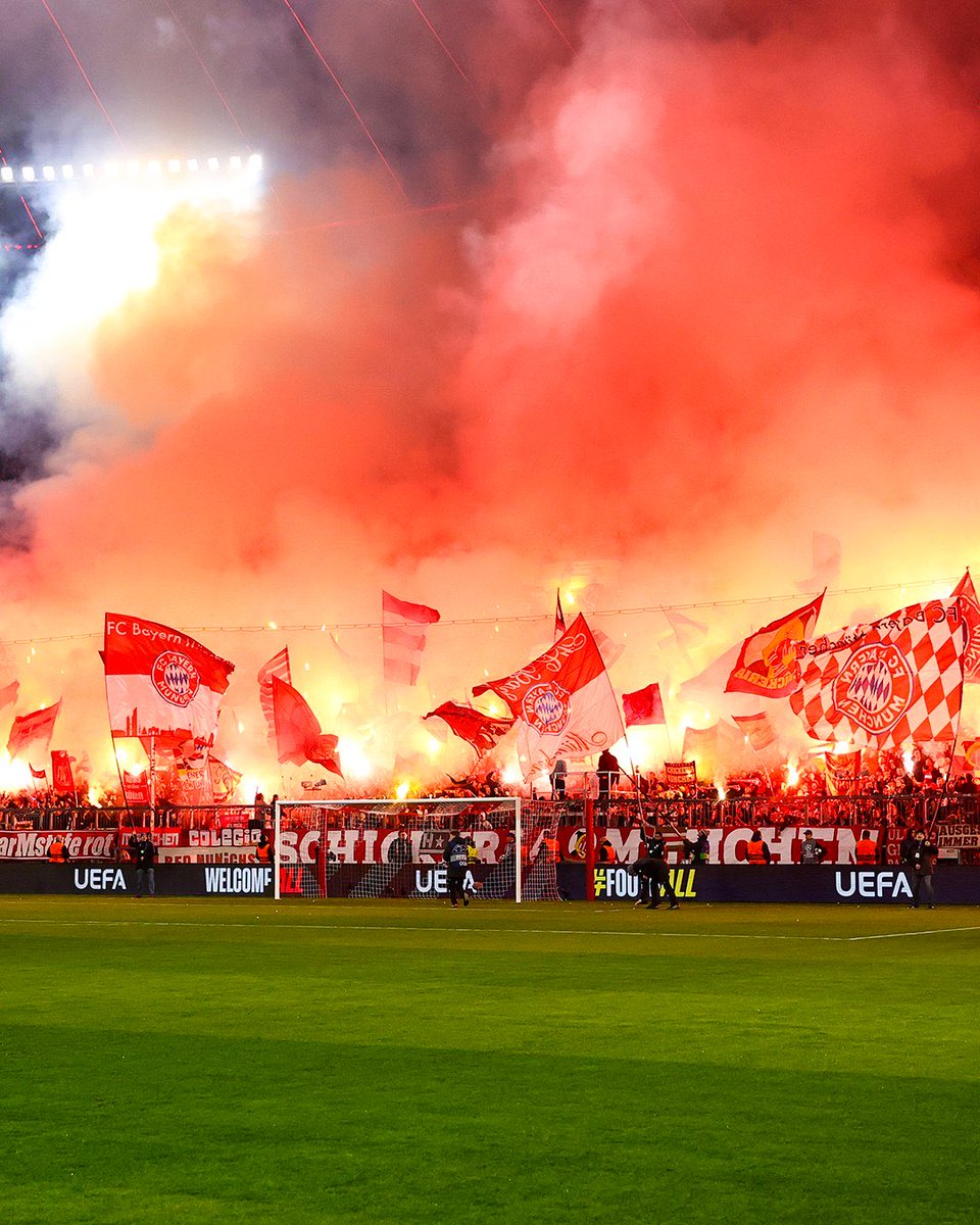 MarkHarris3d's tweet photo. @ALL32NFL_ Come with me and support Bayern and the Bundesliga! https://t.co/UYDlo1ECkM