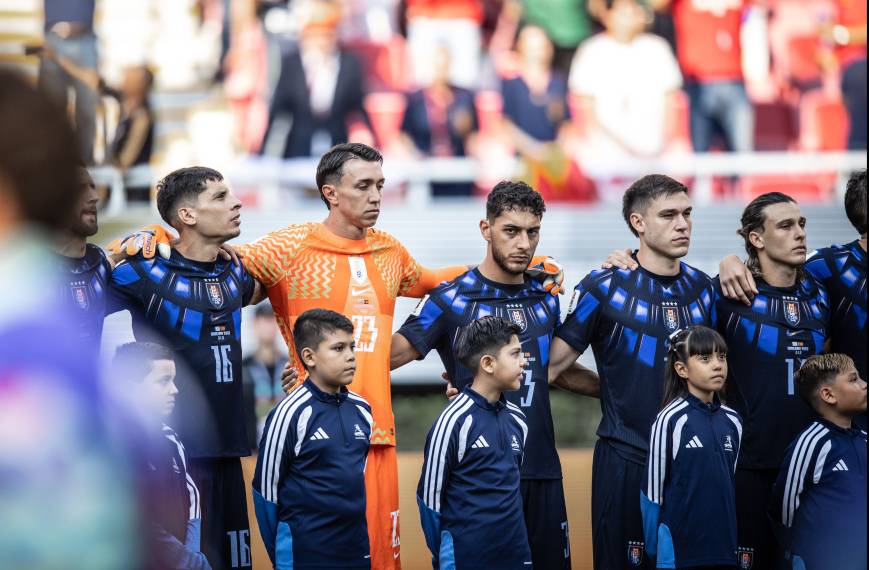 tjcope's tweet photo. 🇺🇾 ÚLTIMA HORA | La selección uruguaya ha cancelado el vuelo chárter de vuelta a Uruguay tras su eliminación del Mundial

✈️ Cada jugador volverá en vuelos comerciales https://t.co/JXoMTDh4WB