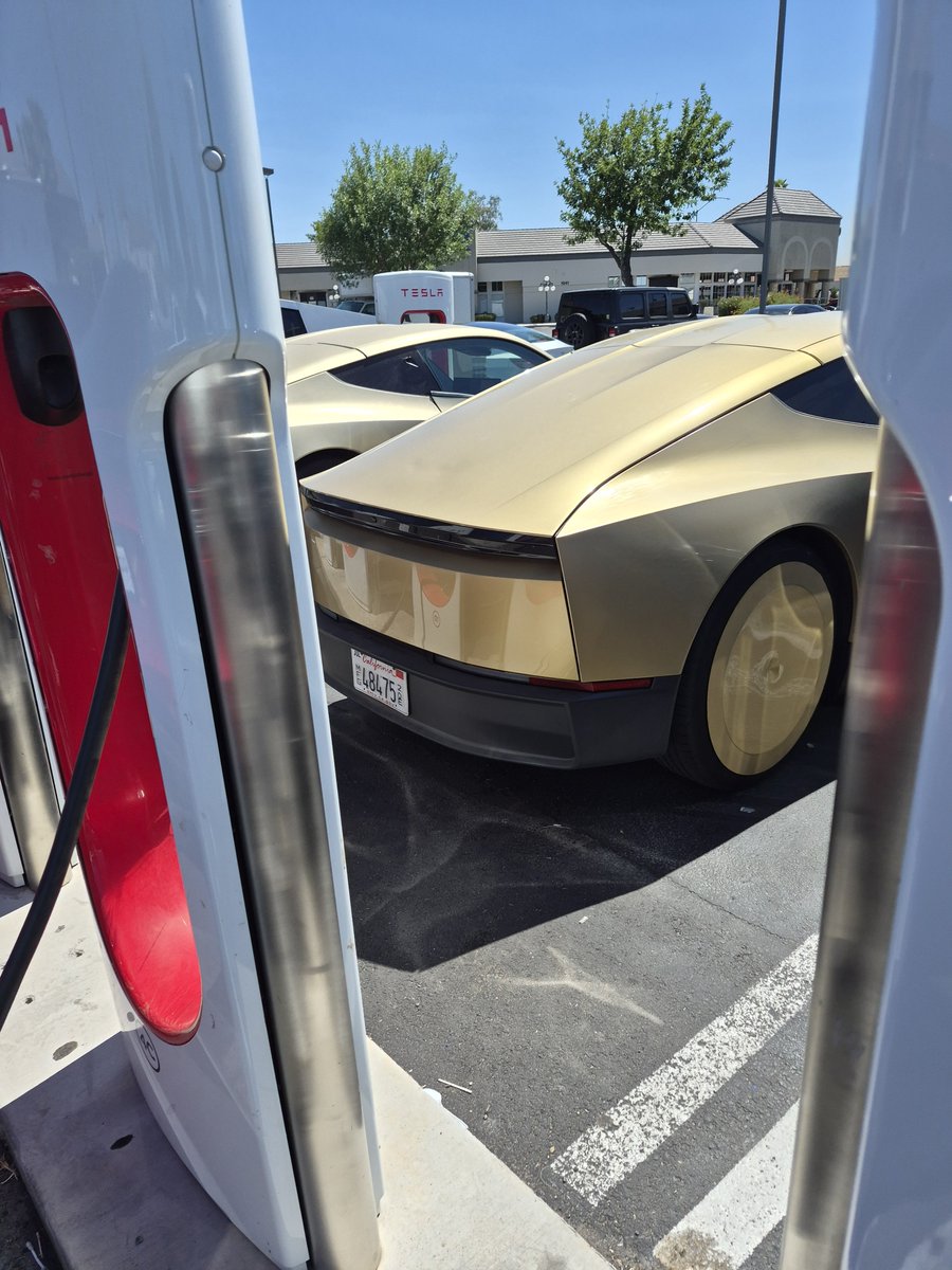 AdoboAce's tweet photo. 2 Tesla Cybercabs just casually charging behind my spot here in Arizona 🤣😂 https://t.co/MtY3BAbzOC
