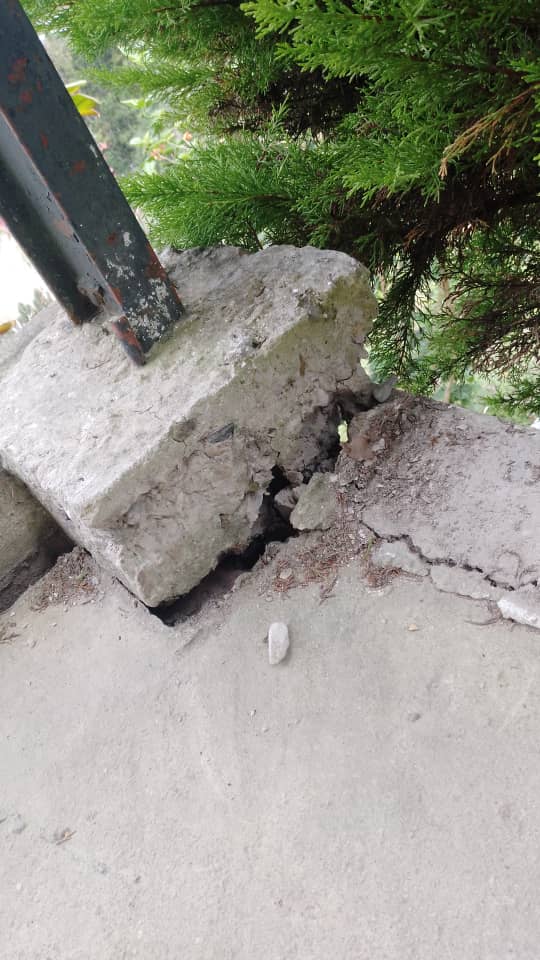 bob_ven's tweet photo. #URGENTE en #Aragua Colonia Tovar, las personas del sector Cava Arriba piden que los atiendan rápidamente,  Protección Civil y los Bomberos evalúen las casas, después del terremoto quedaron muy comprometidas @johanitakenpo https://t.co/qNxdQfVaOd