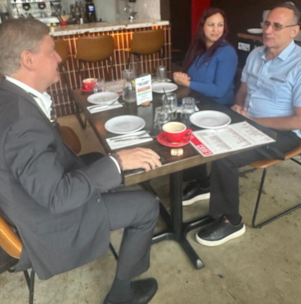 USEmbCuba's tweet photo. Para nuestro jefe de misión adjunto Roy Perrin, fue importante escuchar directamente de la comunidad cubana en el exilio en Miami, incluido el expreso político José Daniel Ferrer. Todos deseamos un mejor futuro para la isla. #ConCubanosDeAPie
🇺🇸🤝🇨🇺 https://t.co/bGGuMEtJ58