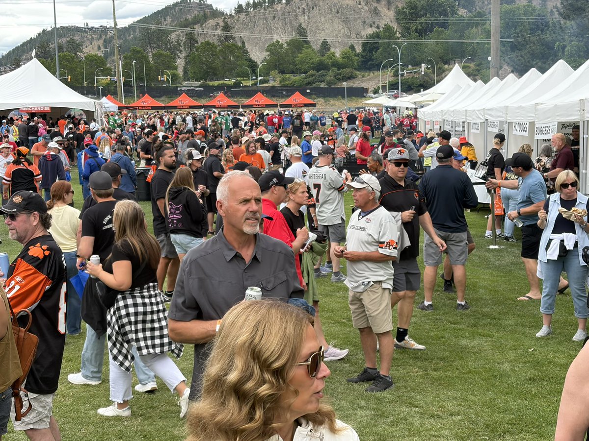 TheJCAbbott's tweet photo. Lots of activity around the Apple Bowl in Kelowna, as fans flood in for Lions versus Stampeders.
I would estimate fan support is 4:1 in favour of BC over Calgary, but a healthy sprinkle of jerseys from across the league.
#CFL #BCLions #RoarAsOne #TouchdownKelowna https://t.co/nKnbINKJ6E