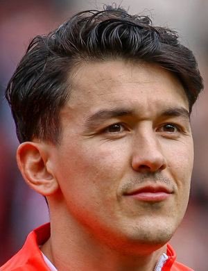 WadeSAFC's tweet photo. One has a perfect hairline 
One has loyalty 
One actually believes and backs up his own words 
One is genuine and authentically himself 
One is my real captain 

The other is Granit Xhaka. https://t.co/NvkHrjVmNP