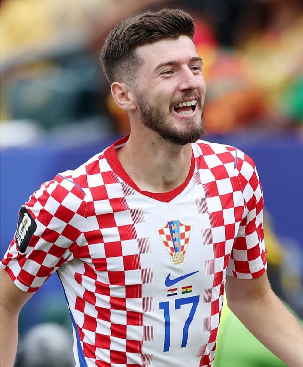 marifcinter's tweet photo. ⚫️🔵🇭🇷 Le cifre dell’operazione Sucic-Inter: 

14 mln 
2 mln di bonus 
10% su eventuale futura plusvalenza (non prezzo cessione)

Stipendio: 

1,5 mln netti 
2,77 mln lordi https://t.co/5z9rHkJein