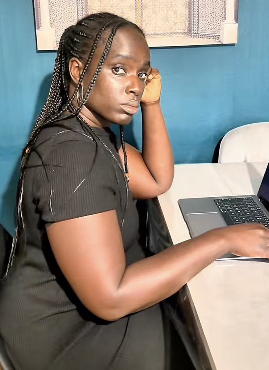 Saitow08's tweet photo. branlez vous et insultez tous cette grosse pute de daronne noire https://t.co/ReN3EsV7iK