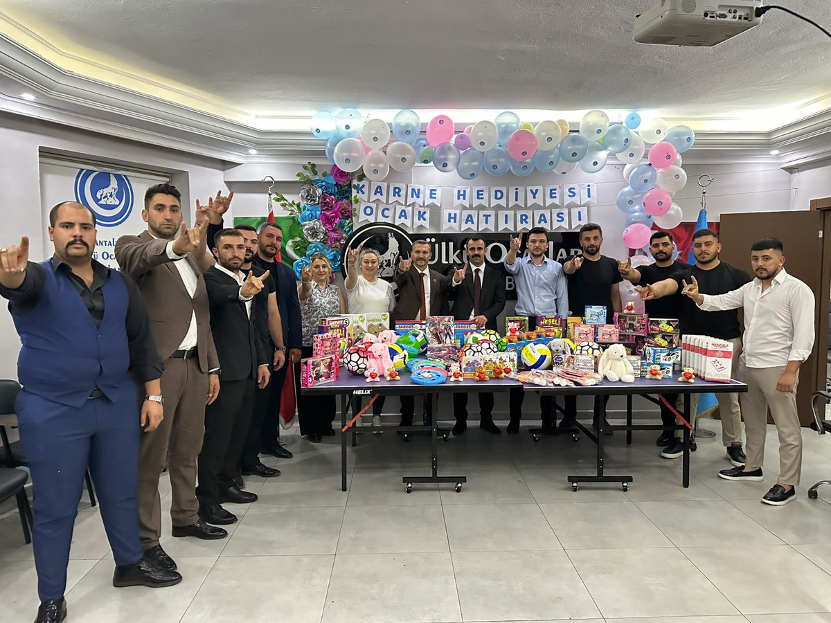 omerfarukyildrm's tweet photo. Karneni Getir, Hediyeni Götür!🎁

Antalya Ülkü Ocakları İl Başkanlığı olarak, eğitim-öğretim dönemini başarıyla tamamlayan kıymetli kardeşlerimizin karne heyecanına ortak oluyoruz. 🇹🇷

İl binamızda gerçekleştireceğimiz karne hediyesi dağıtım etkinliğimiz için tüm hazırlıklarımızı tamamladık. Karnesini getiren tüm öğrenci kardeşlerimizi, onlara özel hazırladığımız hediyelerini almak üzere ocağımıza bekliyoruz.

📍Antalya Ülkü Ocakları İl Başkanlığı
🕒 15.00
📆 28.06.2026