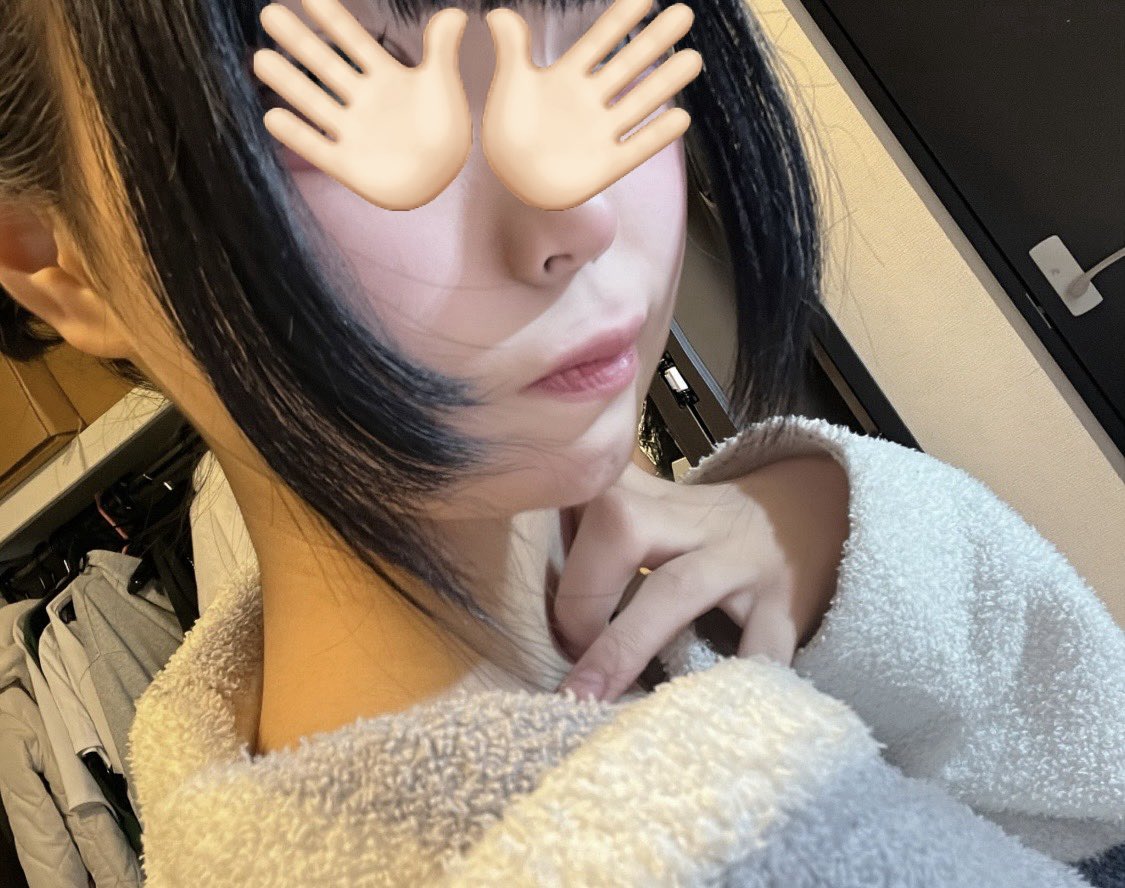 n9n_2's tweet photo. おはよ〜ございます🥱
髪の毛ボサボサ😅 https://t.co/4ETzBUPQhF