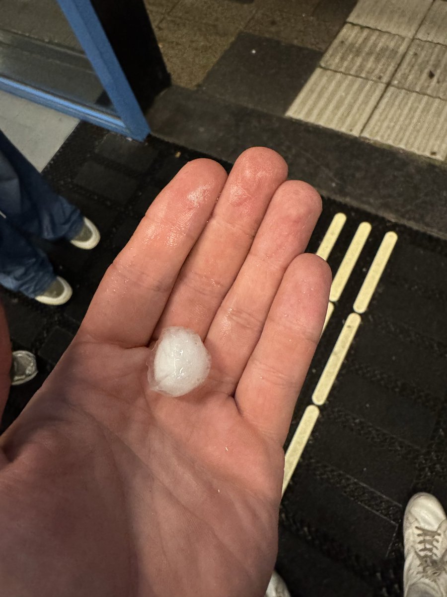 r_ytwe's tweet photo. @WeermanMichael Ook forse hagel! https://t.co/XT5uuprYrC