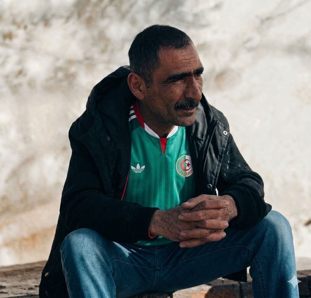 BahaAitSeddik's tweet photo. سيناريو محتمل:

تنام فتضيع المباراة والصلاة، وتكتشف ذلك عندما تستيقض على السادسة على صوت استوديو التلفزيون الجزائري وهو يقول:
"خسرنا المباراة وكسبنا الاحترام.. ضيعنا التأهل وكسبنا منتخبا.. لوكا زيدان لا يلام على الهدف.. الاتحادية اودعت شكوى رسمية لدى الفيفا على الهدف الملغى" https://t.co/l6y1NVL35A