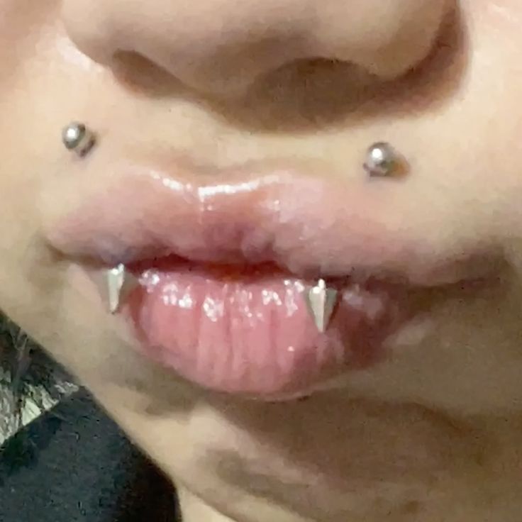 malditainutil's tweet photo. how pinterest sees me:

piercing
icon
accessory
style

vou ter que recriar esse outift algum dia https://t.co/DGHT9aqApz