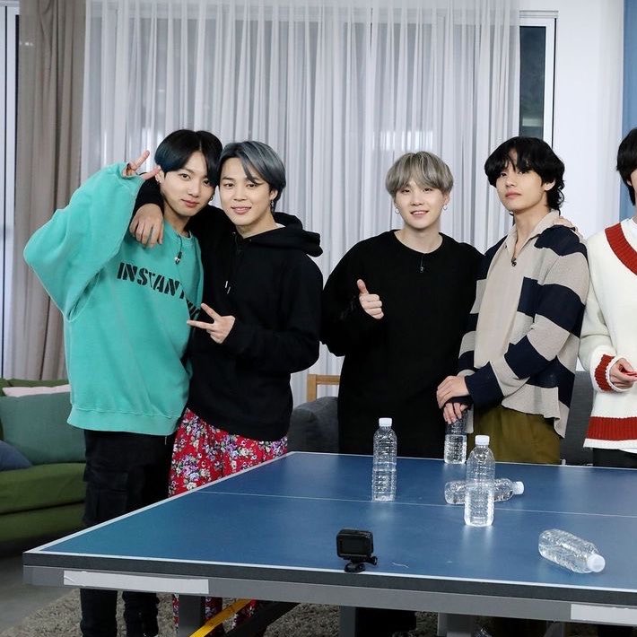 koomiversc's tweet photo. this genre of jikook in group photos… https://t.co/1fJy63liOm
