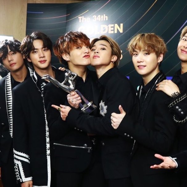 koomiversc's tweet photo. this genre of jikook in group photos… https://t.co/1fJy63liOm