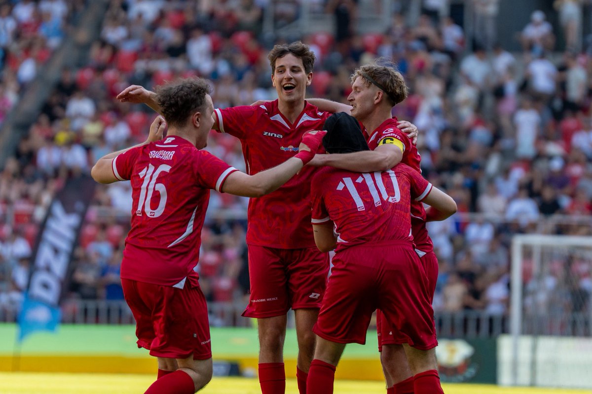 TrybunaFoto's tweet photo. ⚽️Mecz Charytatywny⚽️

Ekipa Fantasy vs Ekipa YouTube [2:3]

📅 27.06.2026  / 📍 Tychy

Więcej → https://t.co/WSlfJC6JMu

Pomagamy → https://t.co/MlUPAE6MB2

#trybunafoto #matchday #ekipafantasy #youtube #piłkanożna https://t.co/OtBgR0SMcS