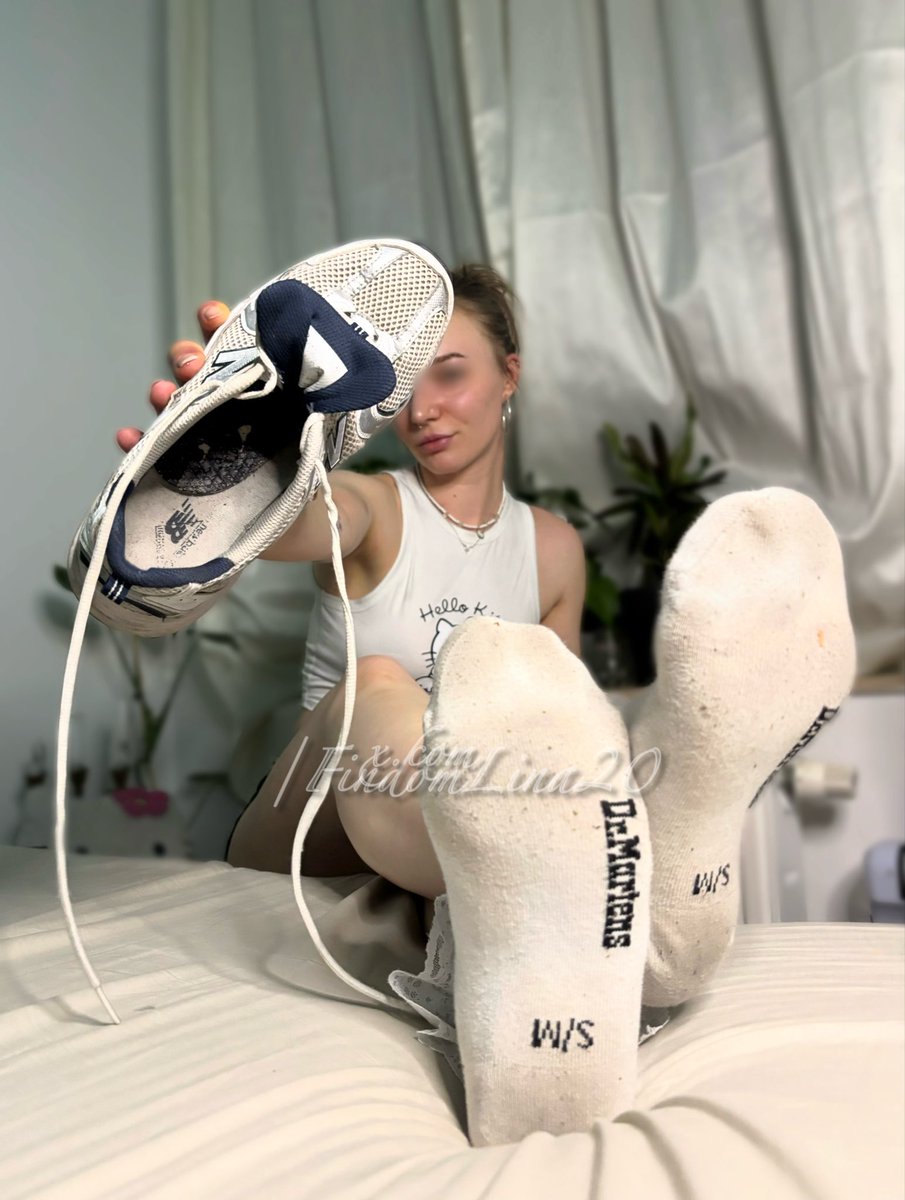 FindomLina20's tweet photo. ..weißt du, was der Inbegriff von Manipulation ist? Nach ewiger Stille, ein einziges Bild zu posten, was dich Köter komplett schwach macht. 🤭 https://t.co/lmFy8Irbme