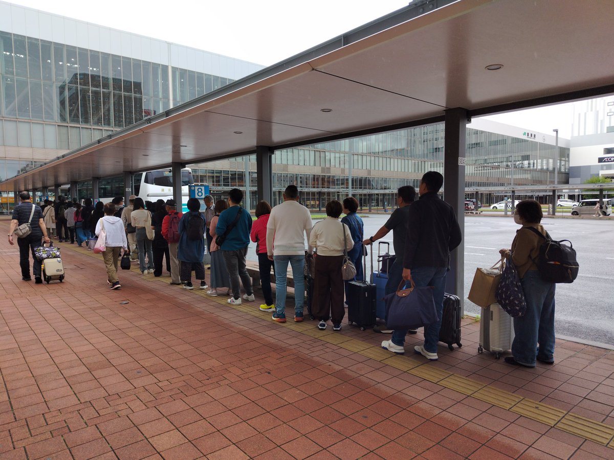 atssnsg's tweet photo. 高速あさひかわ号､こんなに並んどるん······
Sきっぷ廃止にした結果よね https://t.co/2NIXiHX0QR