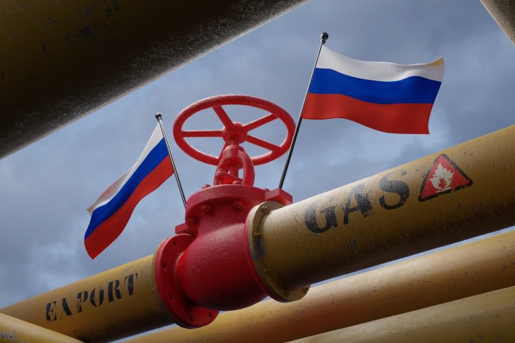Beefeater_Fella's tweet photo. The Baltic States Called on the EU to Speed Up the Ban on Russian Oil

Estonia, Latvia, and Lithuania at a meeting of EU energy ministers on June 26 called on Brussels to accelerate the adoption of delayed plans for a complete ban on the import of Russian oil. As reported by Financial Times, the Baltic states argue that Moscow's revenues from energy exports directly finance Russia's war in Ukraine. 

According to the publication, the European Commission promised to present a corresponding proposal.

The European Union has already significantly reduced its dependence on Russian oil: according to the European Commission, in 2025, imports from Russia accounted for only 2% of the total supply volume, whereas at the beginning of 2022, this figure reached 27%. 

The EU also intended to completely abandon Russian gas in 2027, but, as European officials note, the war with Iran froze these plans. The proposal for an oil embargo was supposed to be presented on April 15, but in March, it was removed from the preliminary agenda of the European Commission.