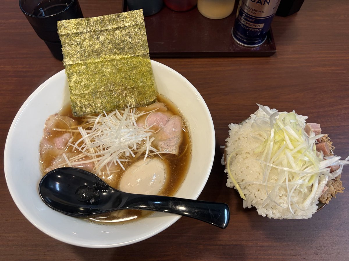 asis_tobeRamen's tweet photo. ラーメン神門
＠佐倉市

煮干中華そば
味玉
セルフライス

これで980円は素晴らしい👍
スープは淡麗煮干より煮干感が弱いが、それを補ってでも、この中太麺が好きだ

常設を求む！

美味しかったです♪

ご馳走様でした🙇 https://t.co/dAdSA8kIcc
