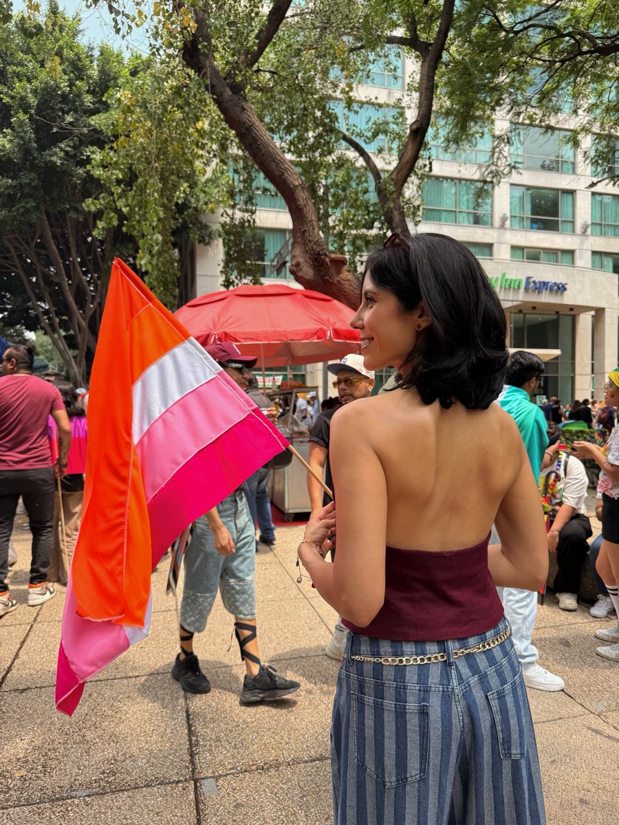 GabyMeza8's tweet photo. feliz pride 🌈 - va por aquellas personas  que por la circunstancias que sea, no pueden ejercer libremente su identidad. Abrazo, las cosas siempre pueden mejorar. ❤️ https://t.co/dRFhQQ3jsX