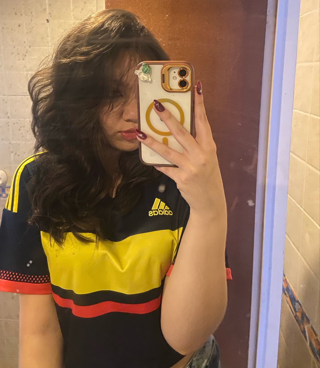 Majszs's tweet photo. Hoy gana Colombia y come monda Portugal https://t.co/ttzHLf0Zpw