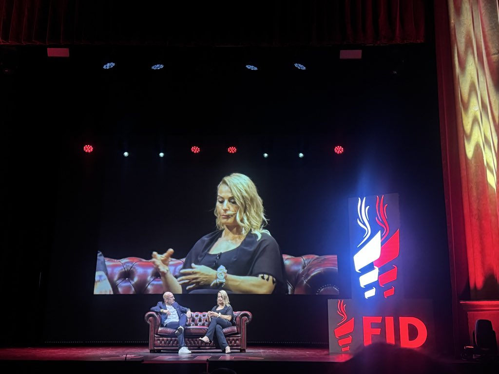 esuabon's tweet photo. @ForosFID La  charla sobre el éxito de @Saul_Craviotto, magistral y emocionante 🏆. La gran @LidiaValentin, todo un ejemplo a seguir para las mujeres a las que les gusta la Halterofilia🏋️‍♀️. Bien por Pedri tb. Gran evento ❤️❤️con la colaboración de @hospiten  👏👏. Quiero mi  🎁 @ForosFID https://t.co/MHUcdaOarX