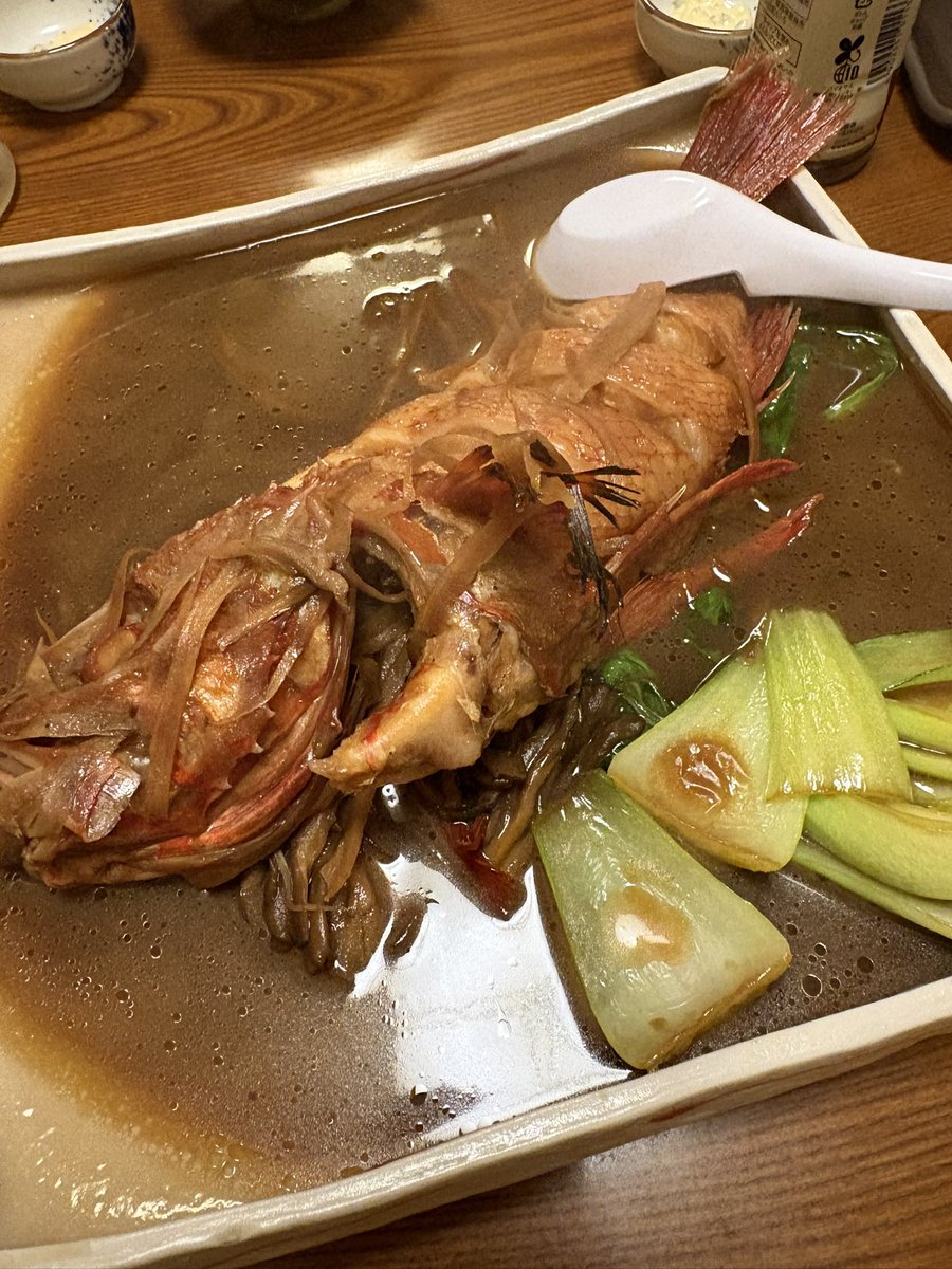 Naoguitar1973's tweet photo. 昨夜は月光パラノイア、初の北海道。
旭川公演。
旭川や名寄の方にもたくさんご来場いただき、
そして、
あの台風の中、東京や大阪からも。
感謝！
そして宴も。海の幸てんこ盛り。
旭川最高！
音楽は楽し。 https://t.co/YLFwJECm8t