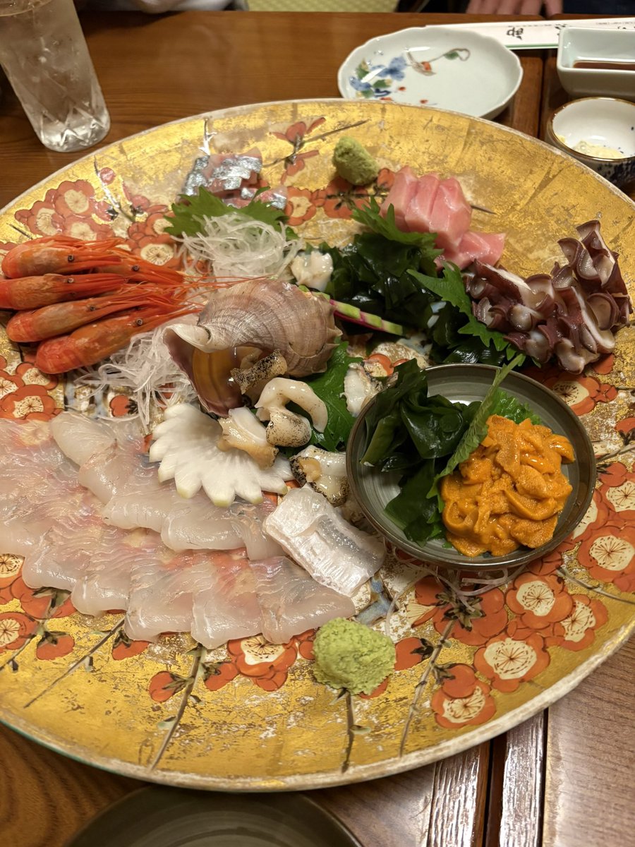 Naoguitar1973's tweet photo. 昨夜は月光パラノイア、初の北海道。
旭川公演。
旭川や名寄の方にもたくさんご来場いただき、
そして、
あの台風の中、東京や大阪からも。
感謝！
そして宴も。海の幸てんこ盛り。
旭川最高！
音楽は楽し。 https://t.co/YLFwJECm8t