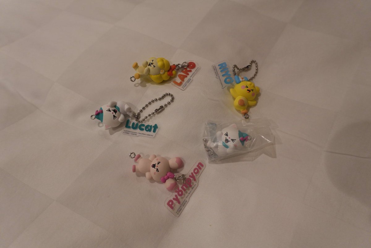 mines_poppo's tweet photo. ついでにガシャポンやろうかなぁって思って1回ガチャしたところで近くにいらした優しいWithUに声かけて頂いて、アノちゃんをルキャちゃんに交換頂いた🥹🌈
おかげさまで保存鑑賞用とPHSにつける用の2種GET🫶💚
親切で素敵なWithUに感謝🙏✨✨
#NIZOO #NiziU #WithU #Lucat #Ano https://t.co/ojxcnAjhdX