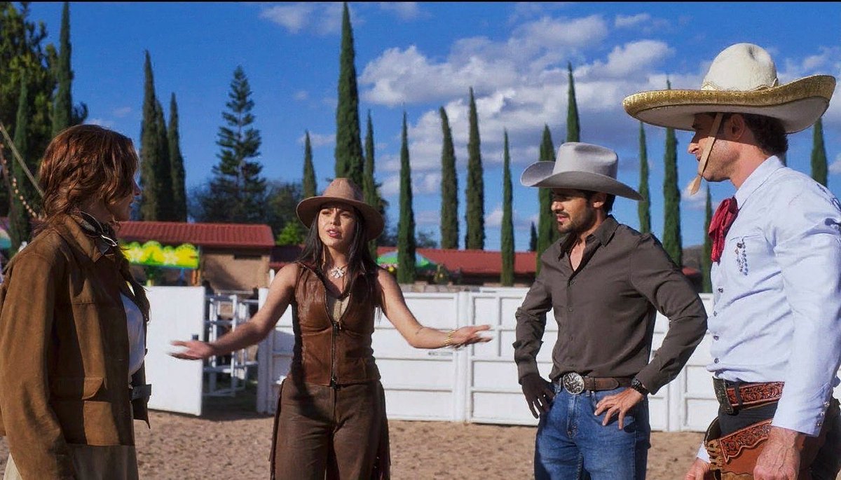 edwardcasttillo's tweet photo. A solo un día del gran final 🔥 momentos de este personaje que tanto disfrute. Luis Ernesto &amp; su gran corazón 🫀🎬 Mi Rival
Gracias, Carmen Armendáriz por este gran personaje 🙏 Gracias @TeleUniCompany por regalarnos estas historias. ⭐️
Final de Domingo 8:30 pm @Canal_Estrellas https://t.co/X7z1T3dDBW