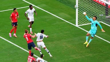 VincentTouchlin's tweet photo. Goal! England extend their lead to 0 - 2 through Harry Kane. Jude Bellingham assisted the goal to make it 0 - 2.

#england #worldcup https://t.co/tJRg8rh5MC