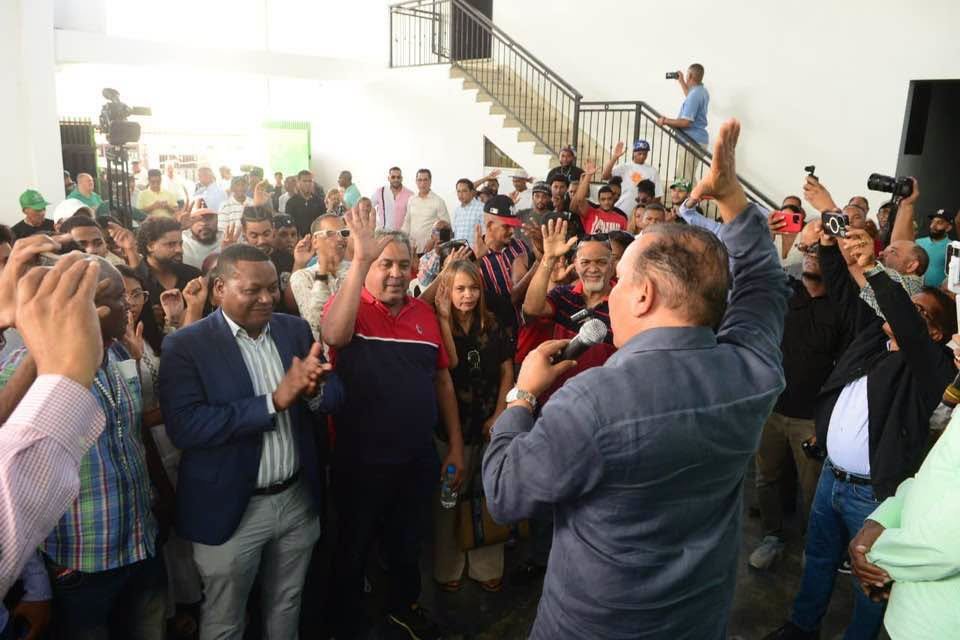 jm23159's tweet photo. @radhamesjimenez llega a la Circ.1 Santiago y Juramenta Miembros y Dirigentes del #Prm ..... @FPcomunica Sigue #Arrazando pal"2028 https://t.co/G5ogfhJm2D