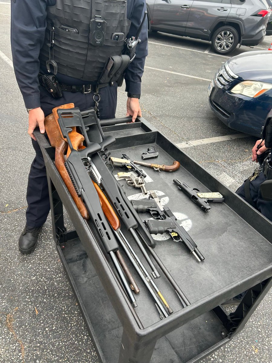 lemonsquirt3d's tweet photo. If you want to throw up in your mouth, here's the gun buyback haul Long Beach PD posted. https://t.co/6NrPrdJlyO