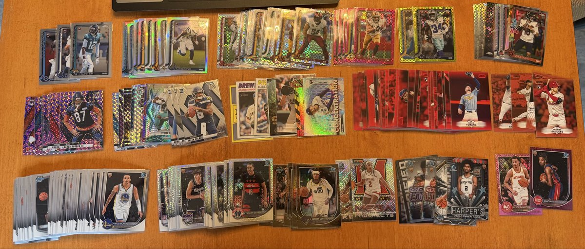 matt4486's tweet photo. Rainy day so why not list a few hundred more cards on @buysportscards 2025 Bowman Basketball, 2025 Topps Chrome Football, 2025 Stadium Club Baseball. Check us out here: https://t.co/7ZK2AnGHZf https://t.co/RCMmpjJ1mp